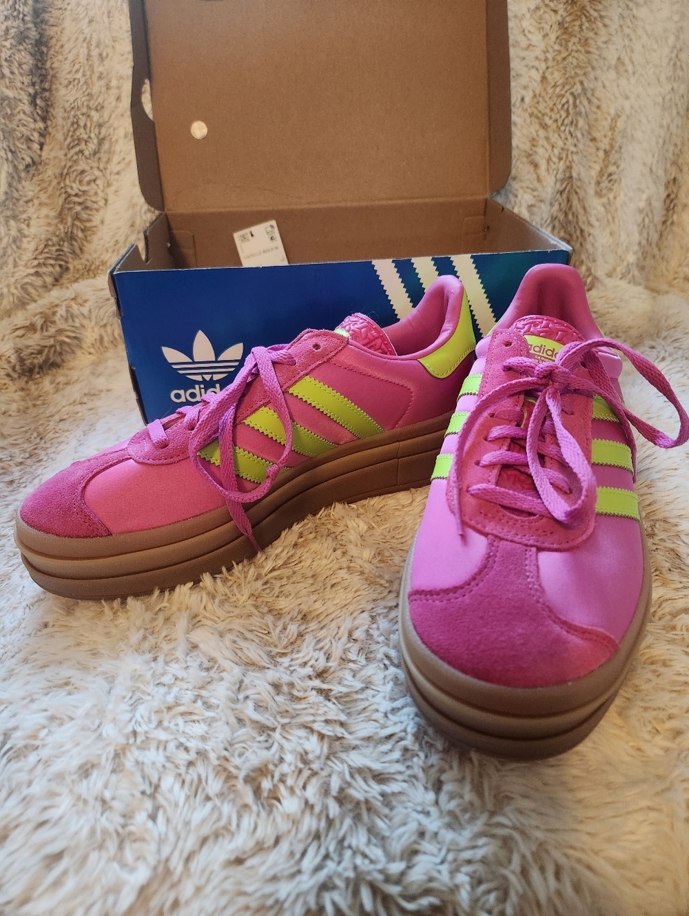 NWT Adidas Gazelle Bold Shoes Size 6.5 Womens SOLD OUT ONLINE - Picture 3 of 6